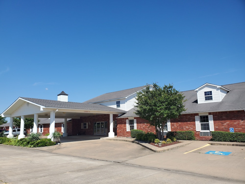 Candlelight Inn & Suites Hwy 69 near McAlester - featured photo