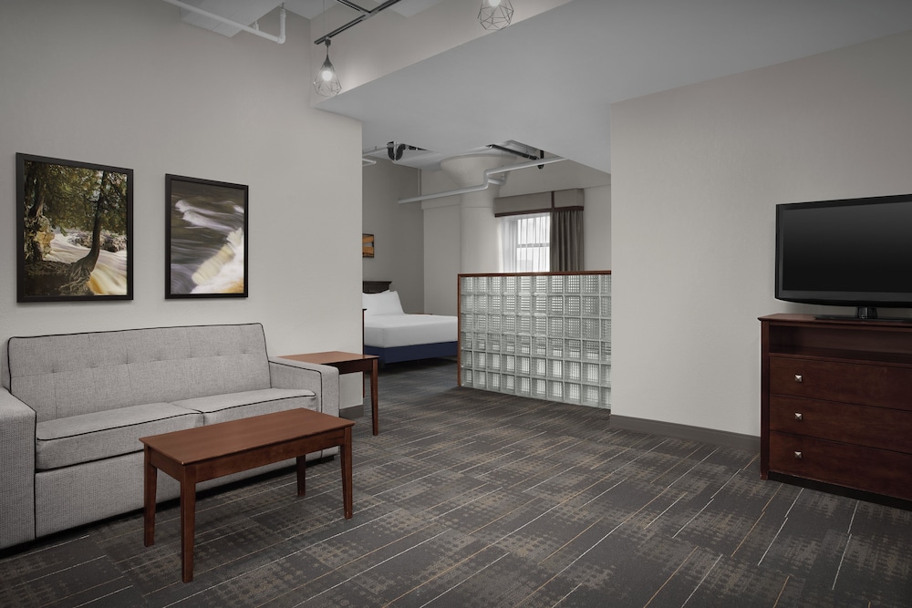 The Suites Hotel at Waterfront Plaza - photo 23