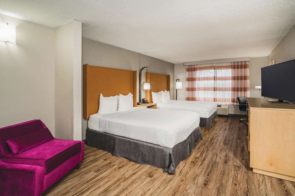 La Quinta Inn & Suites by Wyndham Chattanooga North Hixson - photo 13