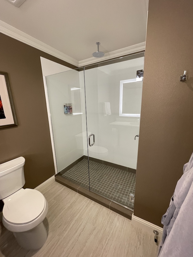 Majestic Inn & Spa - photo 52