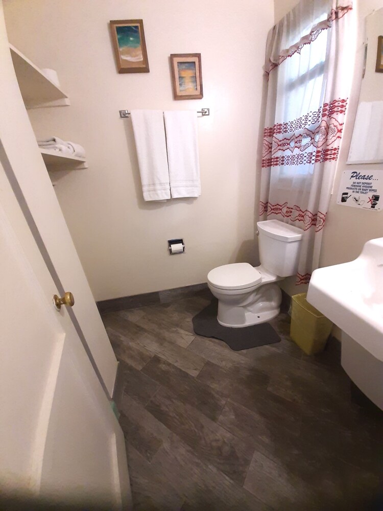 The New Star Motel with Studio Kitchens: 1950s Extended Stay Lodging and Retreat Center - photo 60