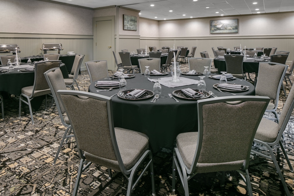 Holiday Inn Hotel & Suites Des Moines Northwest by IHG - photo 54
