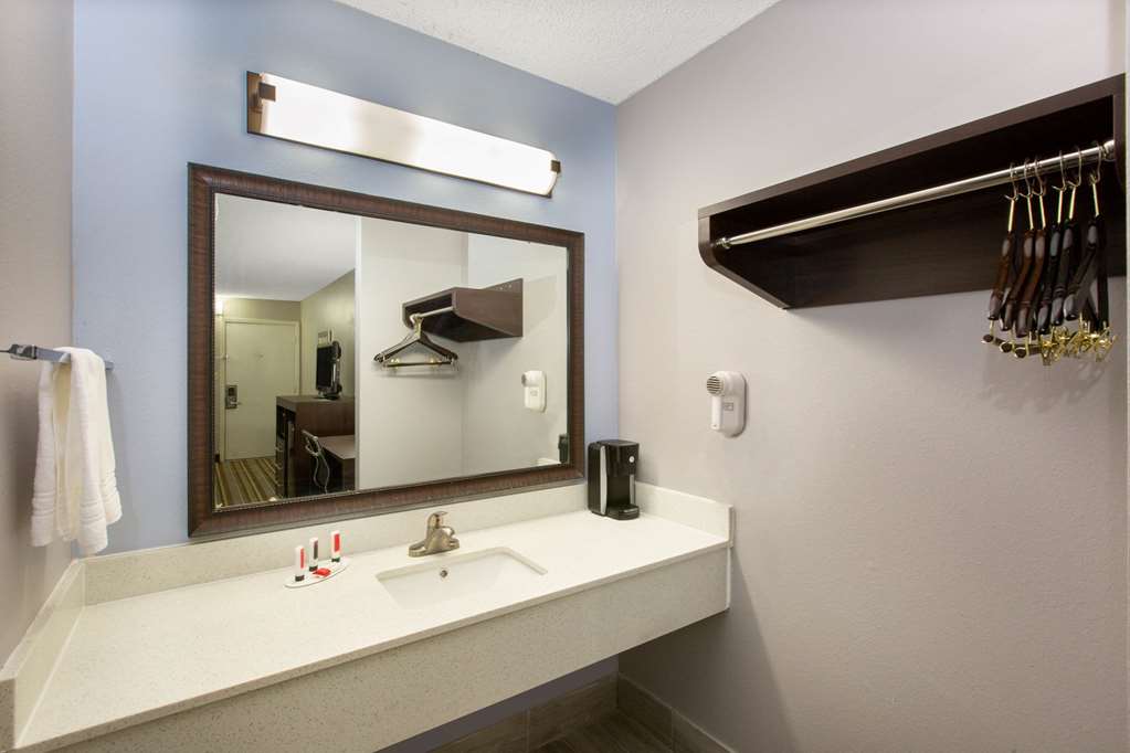 Super 8 by Wyndham Malvern - photo 25