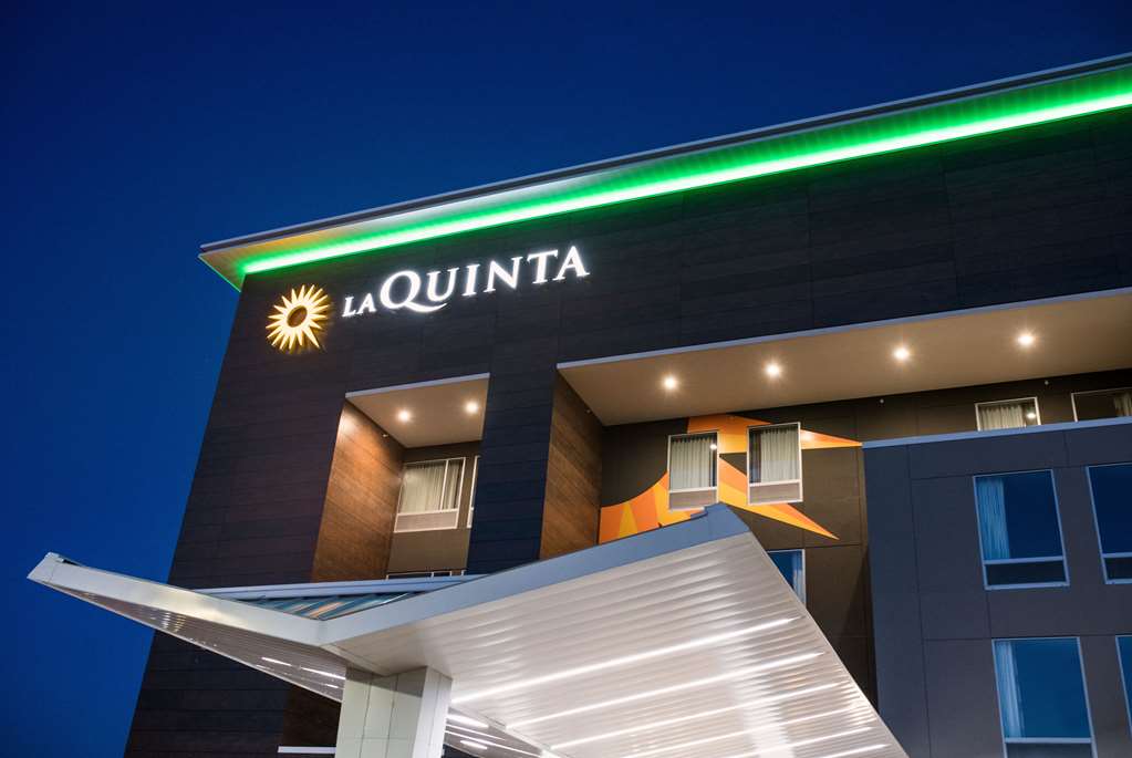 La Quinta Inn & Ste by Wyndham Wisconsin Dells Lake Delton - photo 3