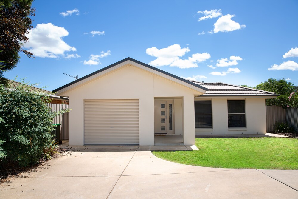 Lovely 3 Bed 2 Bath in the City Centre in Wagga Wagga, Australia