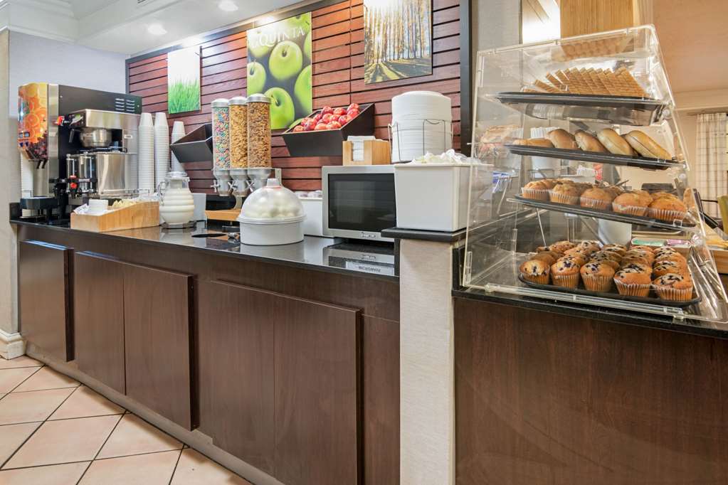 La Quinta Inn by Wyndham San Antonio I 35 N at Toepperwein - photo 3