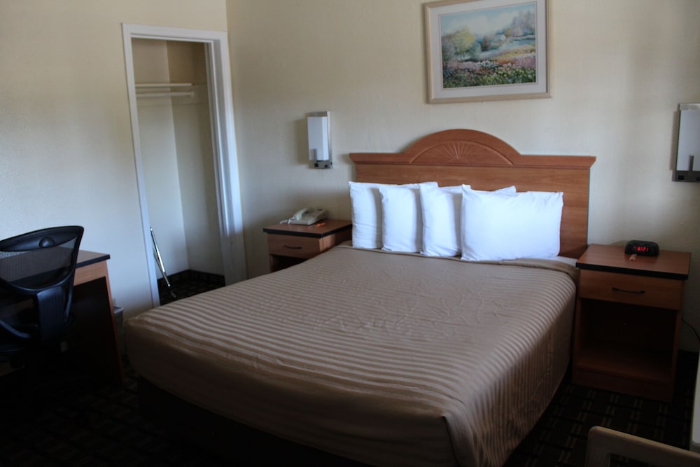 Riverside Inn & Suites Santa Cruz - photo 12