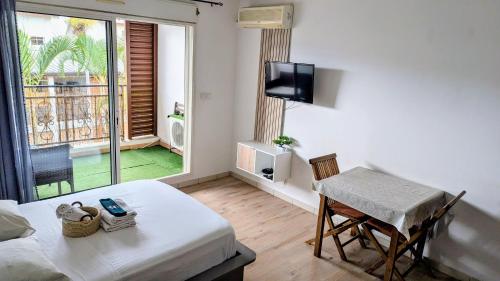 Studio climatisé proche aéroport navette — 4-Star Luxury Hotel in Saint-Denis, Réunion