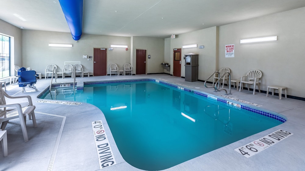 Cobblestone Hotel & Suites Hartford - photo 36
