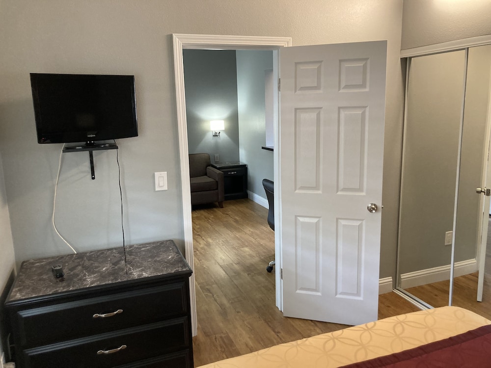 Tri Valley Inn and Suites Pleasanton - photo 25