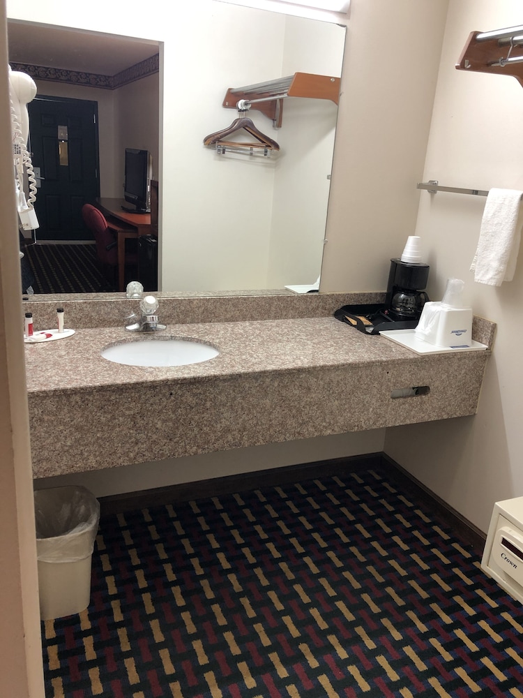Howard Johnson by Wyndham Perry GA - photo 21