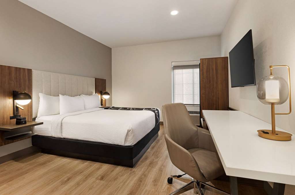 La Quinta Inn & Suites by Wyndham Port Arthur - photo 21