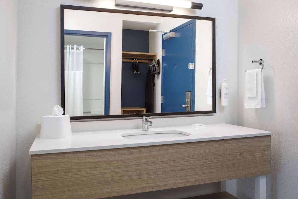 Spark by Hilton Miami Doral - photo 25