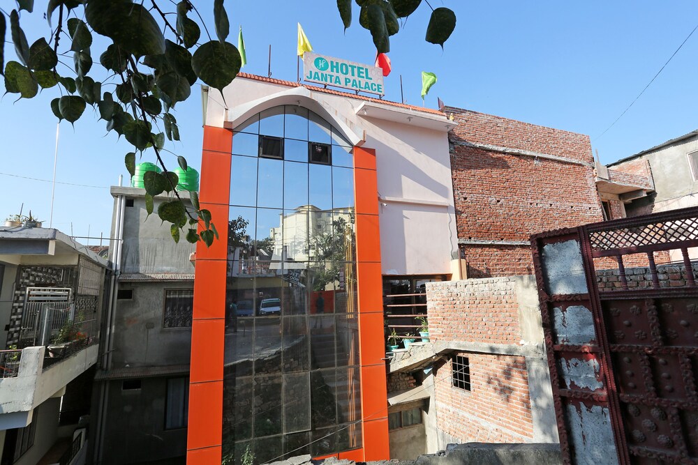 OYO 19406 Hotel Janta Palace in Almora, India