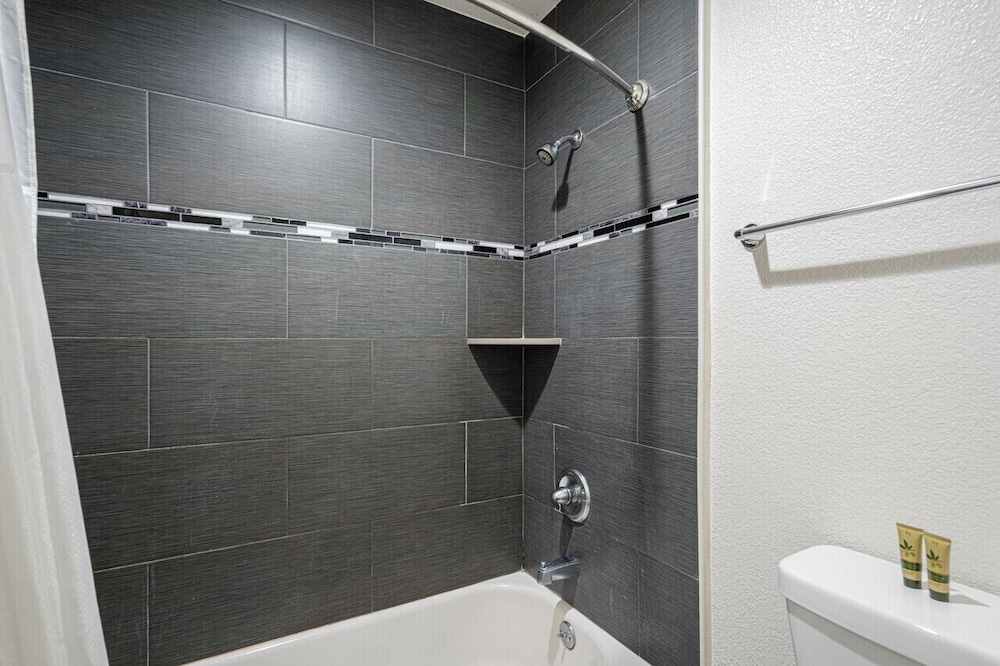 Coastal Valley Inn - photo 14