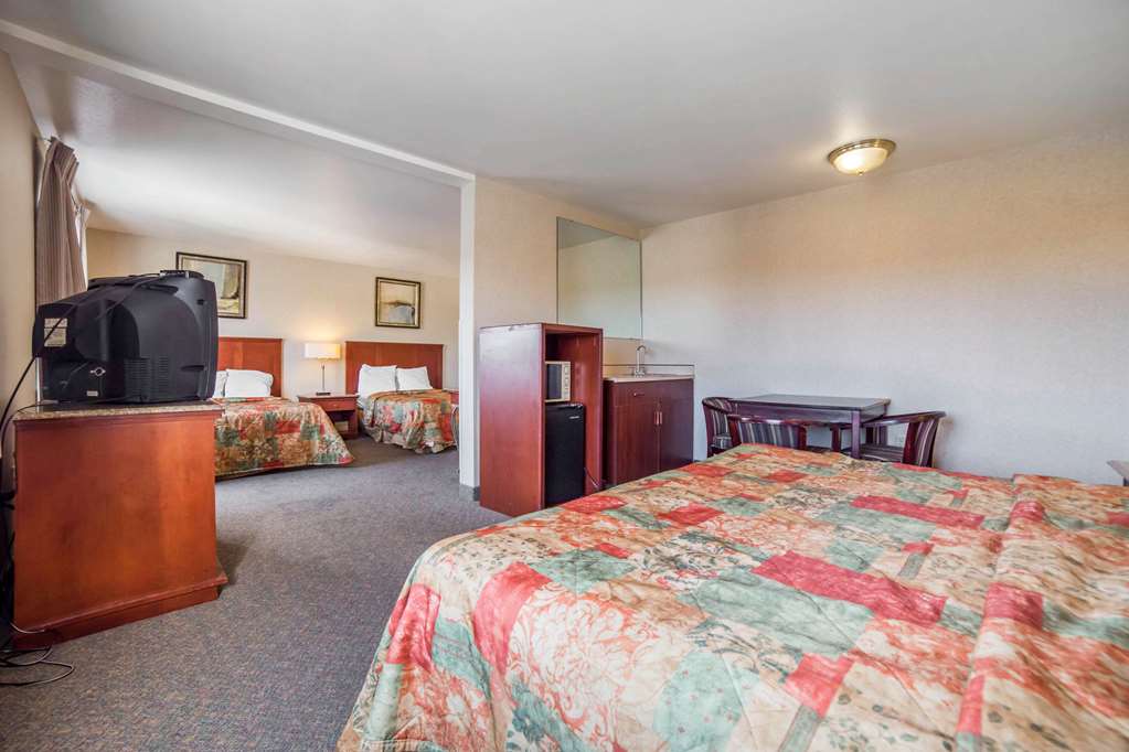 Rodeway Inn & Suites Nampa - photo 12