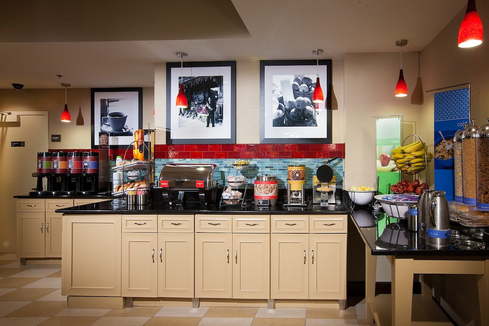 Hampton Inn Pennsville - photo 35