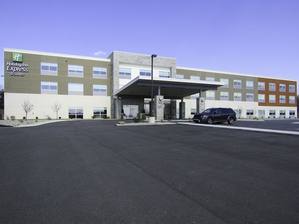Holiday Inn Express & Suites Coldwater by IHG - photo 30