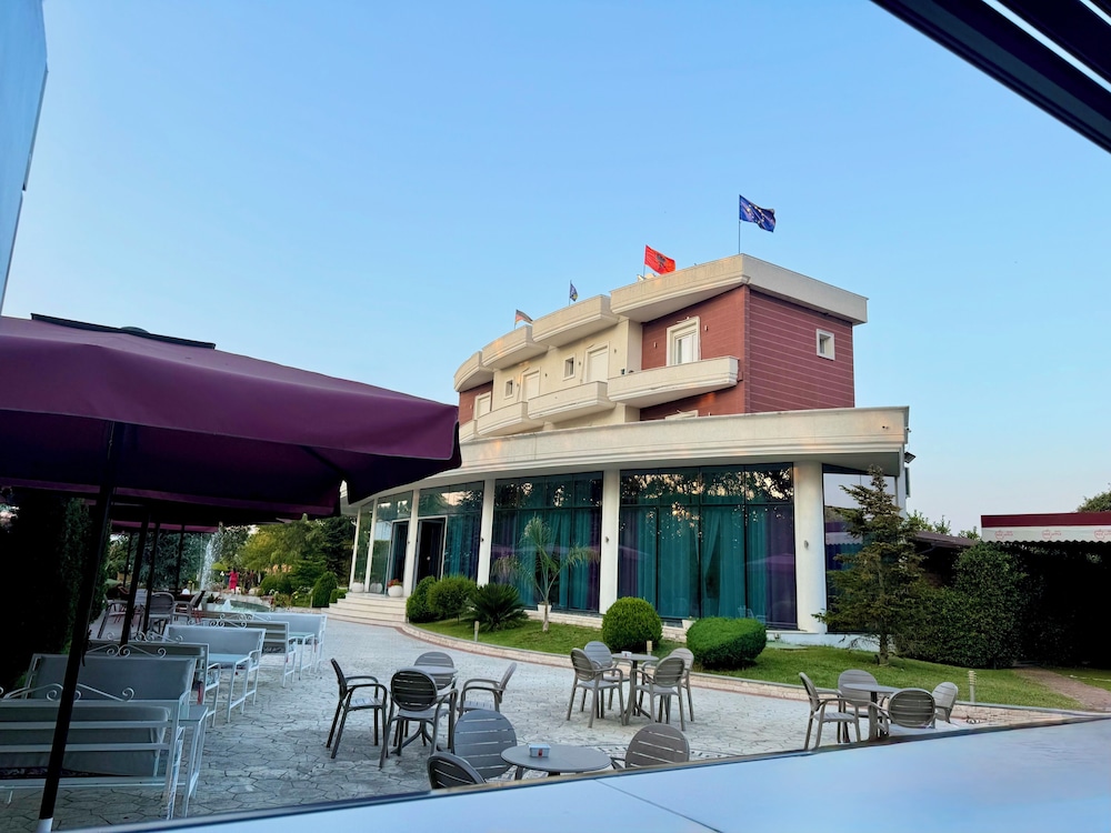 Hotel Red Apple in Fier, Albania