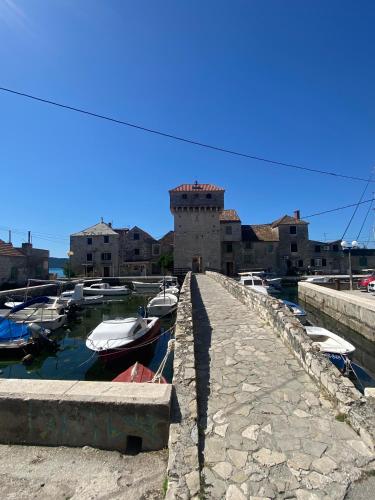 Cesarica - carbon neutral hotel in Unknown City