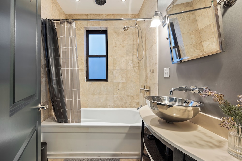 Wrigleyville Suites - photo 42