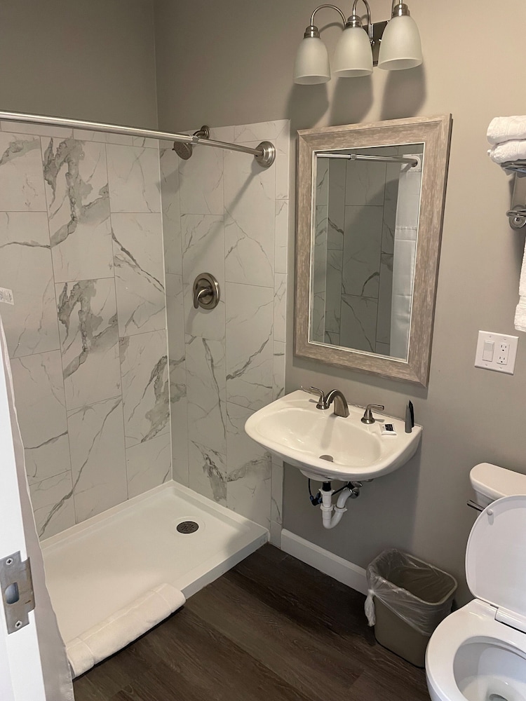 Carolina Pine Inn - photo 17