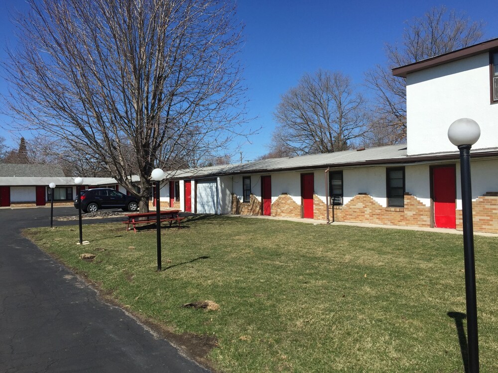 Daniels Motel - photo 22