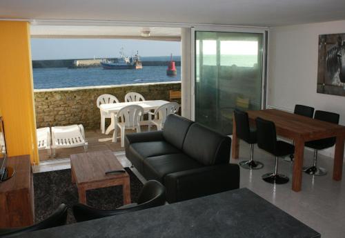 Le Pieds Dans L Eau Direct Sur La Mer — Guilvinec