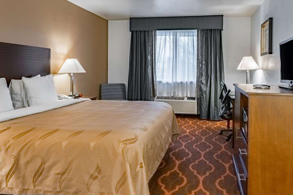 Quality Inn & Suites Vancouver North - photo 8