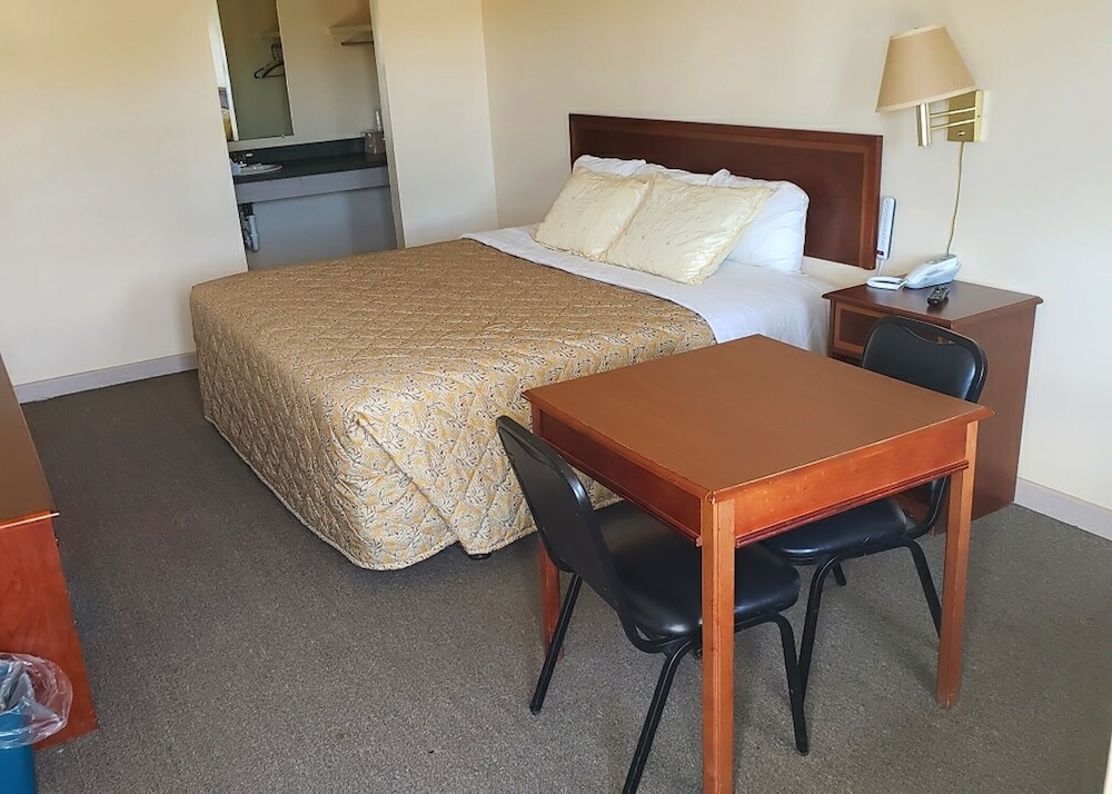 Traveler's Choice Motel - photo 9