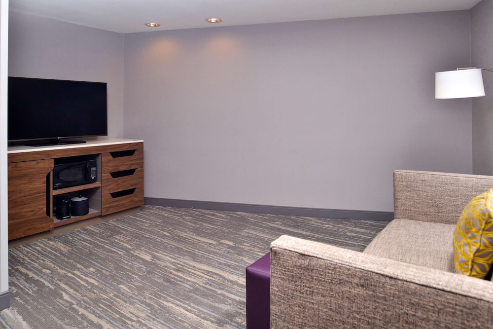 Hampton Inn & Suites Boise Spectrum - photo 41