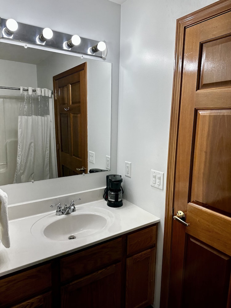 Attica Inn - photo 31