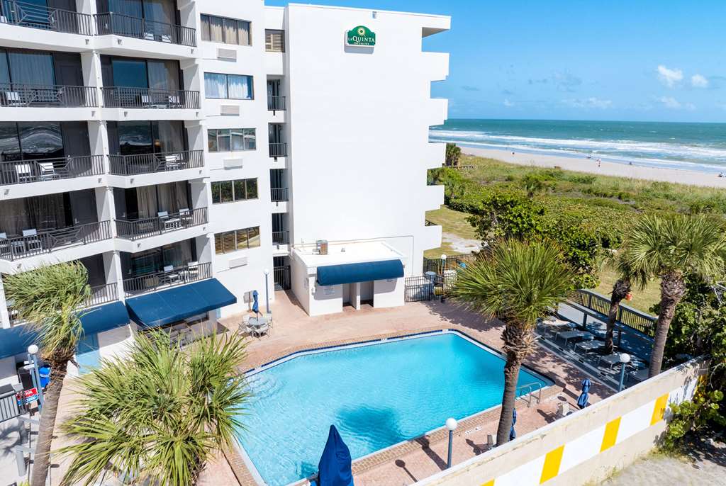 La Quinta Inn & Suites by Wyndham Cocoa Beach Oceanfront - photo 11