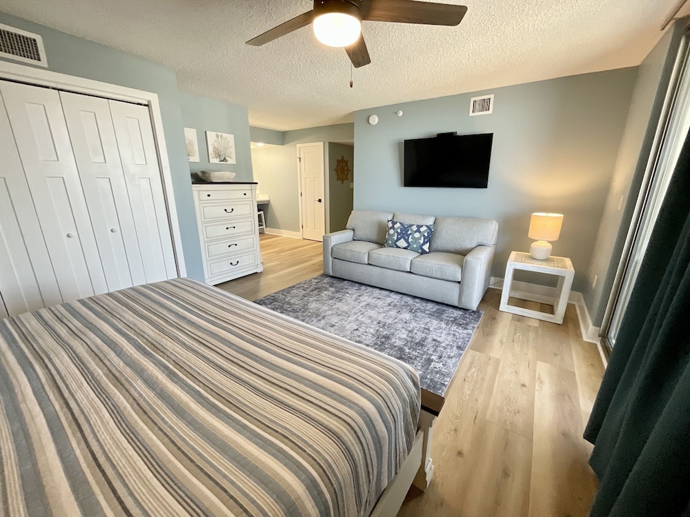 1003 Brighton Fully Remodeled And Access To Resort Amenities 2 Bedroom Condo - photo 3