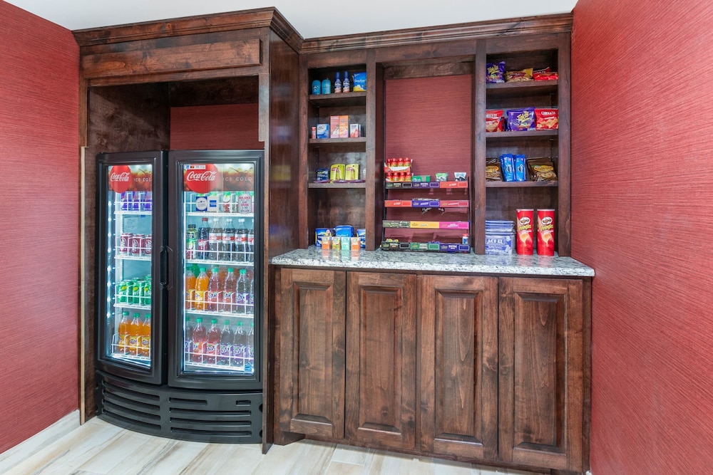 Ramada by Wyndham Texarkana - photo 17