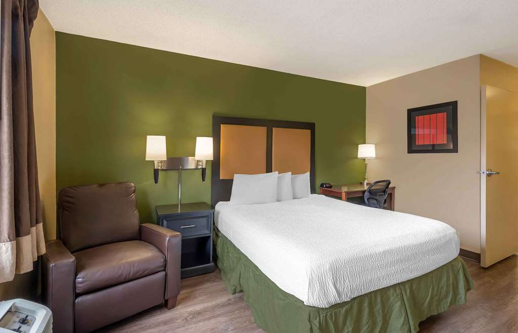 Extended Stay America Suites Chicago Woodfield Mall - photo 7
