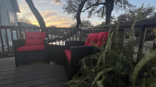 HCH Bluebonnet Cottage — Marble Falls — photo 4