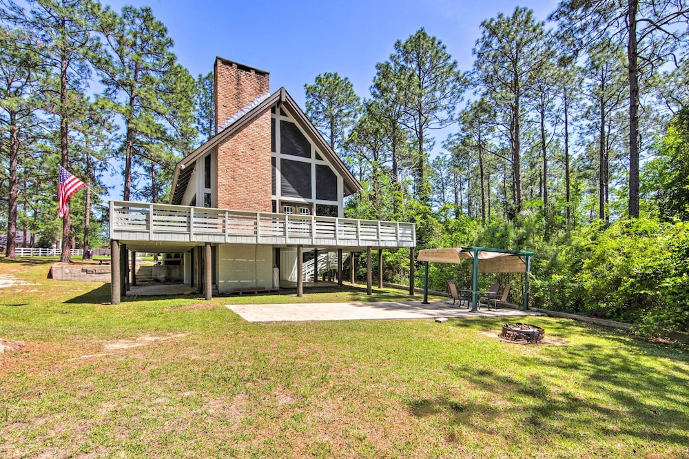 Brookeland Resort Cabin with Golf and Lake Access in Jasper, United States
