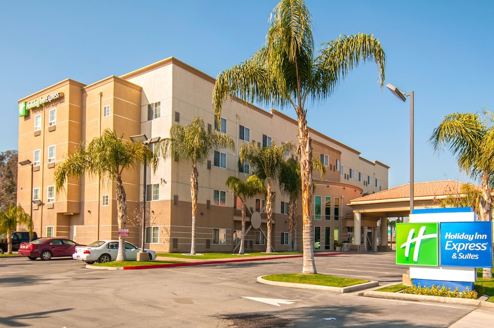 Holiday Inn Express and Suites Bakersfield Central by IHG - photo 46