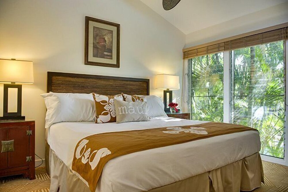 Aina Nalu Condo D202 2 Br Condo — 4-Star Luxury Hotel in Lahaina, United States