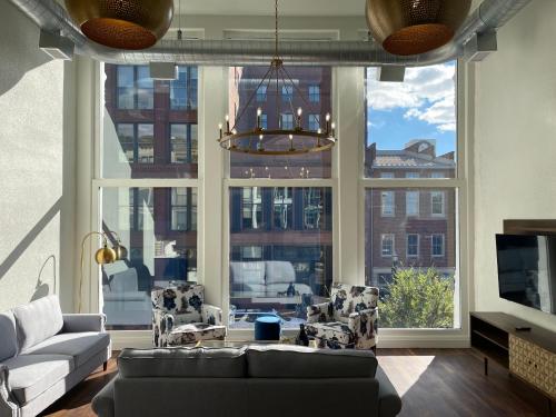 Gold Suite by Hollyhock Executive Level Living — 4-Star Luxury Hotel in Louisville, United States
