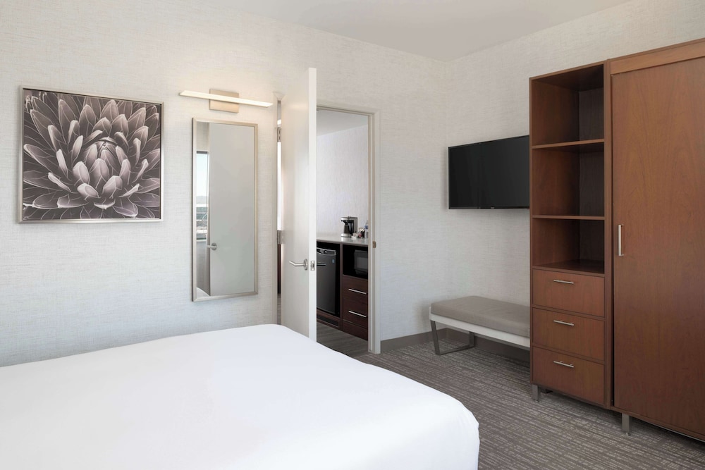 DoubleTree Suites by Hilton Phoenix - photo 19