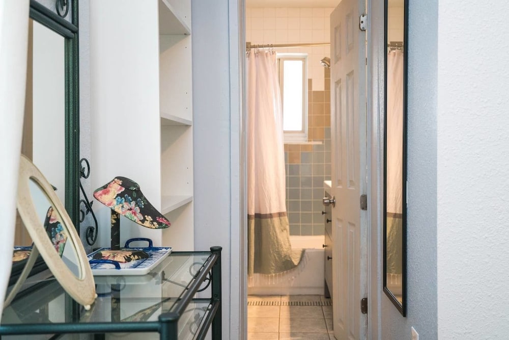 Sunnyside Retro Retreat Private Yard G Line - photo 18
