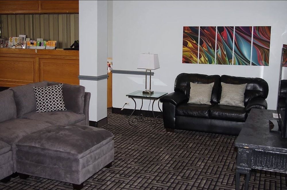 Clive Hotel & Suites - photo 19
