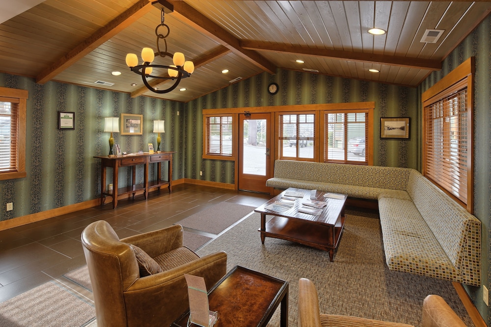 Lakeside Lodge And Suites - featured photo