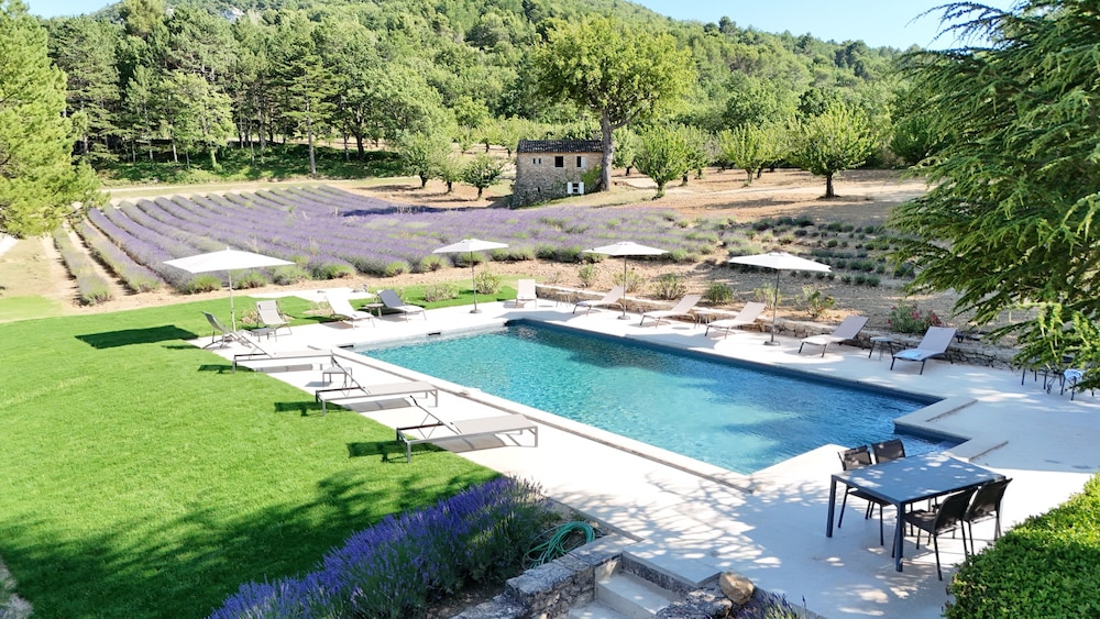 Le Mas de l’Esclat Piscine Luberon in Apt, France