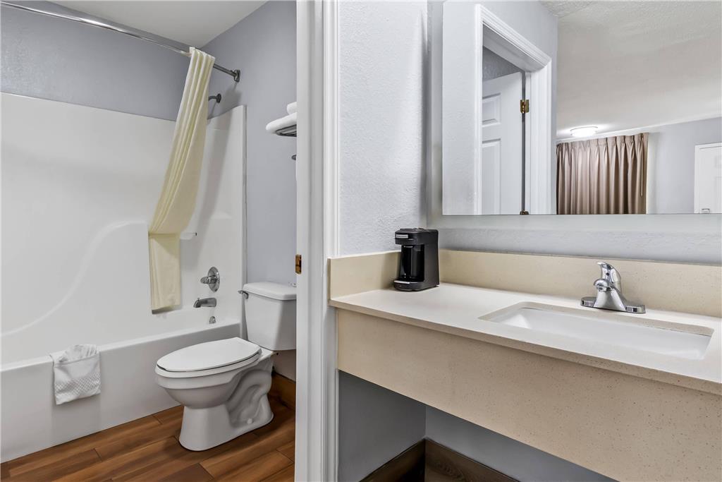 Econo Lodge Inn & Suites Cayce I 26 Airport - photo 9