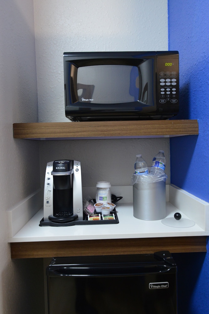 Holiday Inn Express & Suites Chicago North Shore Niles by IHG - photo 19