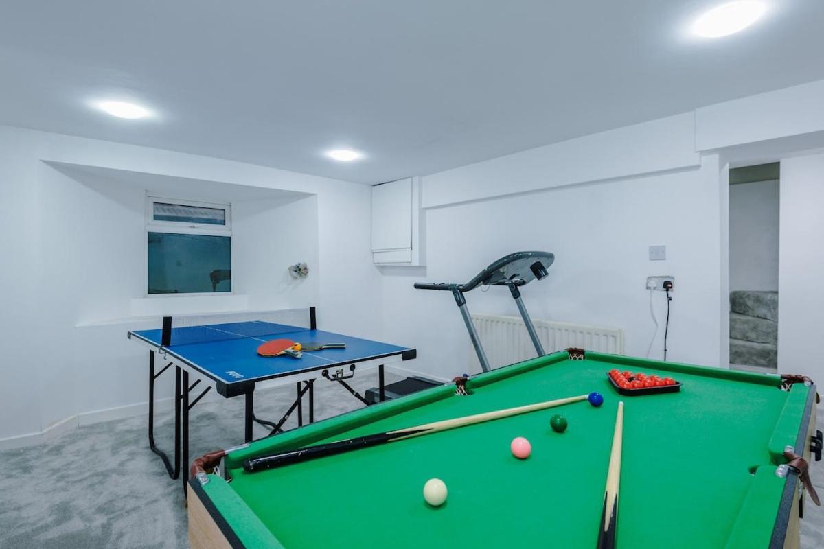 Spacious 6br House Sleeps 15 Perfect For Contractors And Groups 21353146 — Rochdale