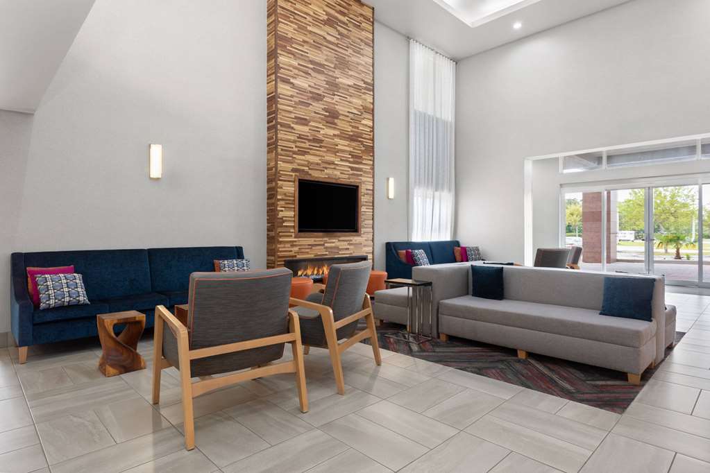 La Quinta Inn & Suites by Wyndham Ft. Pierce - photo 6